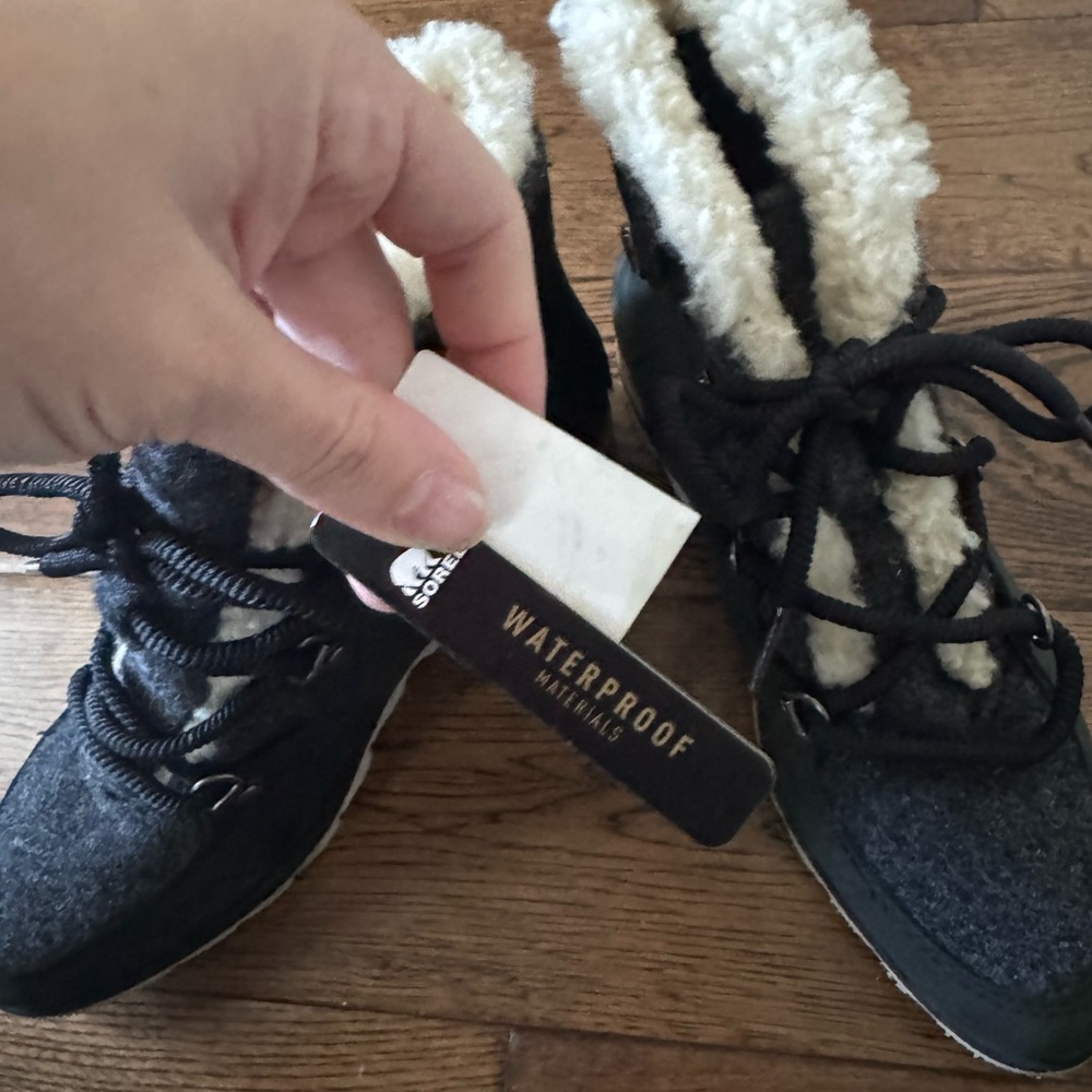 NWOT Sorel Gray Wool & Black Lace-Up Sherpa Ankle Boots - Picture 4 of 5